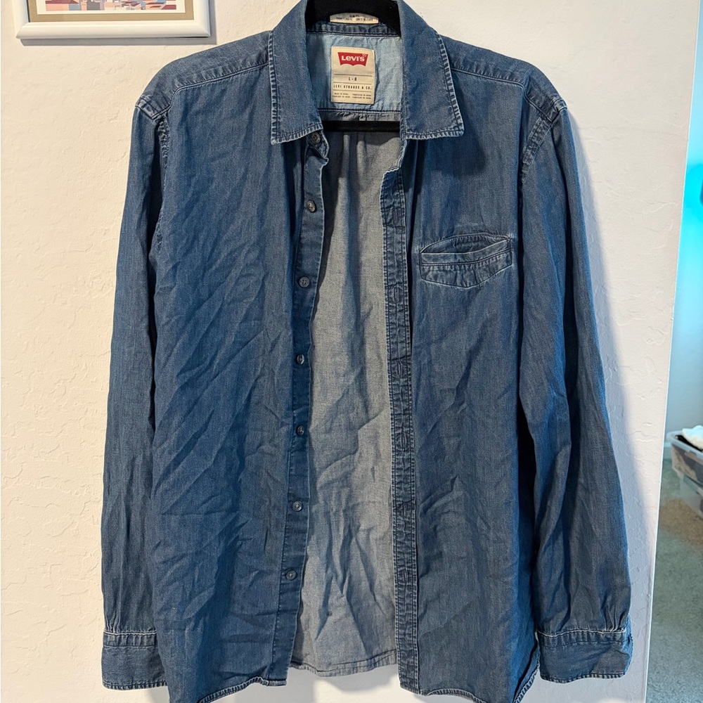 Levi’s Men’s Chambray Button Up Shirt Size Large Blue Denim